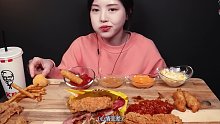 【Boki 字幕版】肯德基炸鸡汉堡吃播！炸鸡块、芝士条、薯条、炸鸡汉堡、脆皮炸鸡