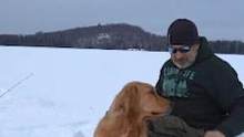 肖恩大叔和妻子的木屋生活，带着金毛雪地遛弯，在冰上钓鱼吃烧烤