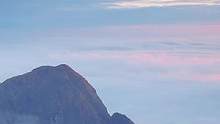 即使你不登山，心中也要有一座山，它使你在任何一刻抬起头，都能看到方向。#齐云山 #户外 #日出云海
