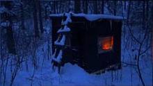 零下31度木屋过夜，外面狂风暴雪，一个人窝在木屋里烤火吃饭#户外#木屋#木屋生活#野外生活#解压#助