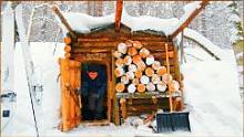 冰天雪地木屋生活，深夜一个人用柴火炉做饭吃#户外#柴火炉#木屋生活#解压#助眠#治愈#野外建造 