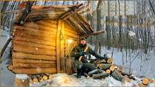 俄罗斯木屋生活，冰天雪地零下20度，小伙穿着短袖干活#户外#木屋 #森林木屋#野外生活#解压#小木屋