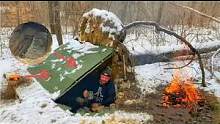 丛林露营，雪地里建造一个地下庇护所，再挖个壁炉取暖#户外 #冬天