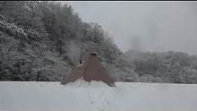 冬季露营遇暴风雪，一个人躲在帐篷里，点燃柴火炉取暖#雪 #最美雪景 #户外