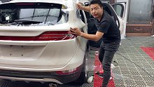 林肯后边盖贴隐形车衣抻型技术讲解教学视频