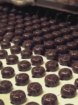 揭秘巧克力工厂制作过程，看得人口水直流！