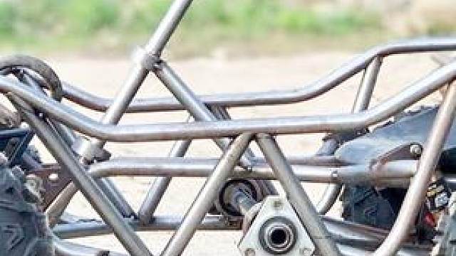 牛人自制四轮越野全地形摩托车,动手能力实在太强悍!