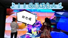 当社恐和社杂玩体感跳舞发现后面一堆围观群众时……花钱排队玩的，硬着头皮也得跳完！