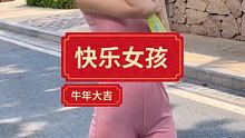 不化妆无美颜，气质型美女，微微一笑太甜了！