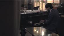 “有的人在独自的弹着钢琴，有的人和三两朋友聚在一起，谈天说地，生活千姿百态”#尼康相机 #摄影 #相