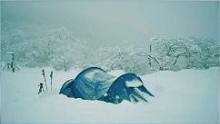 徒步旅行遇暴风雪，深夜大雪纷飞，在帐篷里过了一夜#户外#露营#徒步旅行#冰天雪地#解压#助眠#治愈 