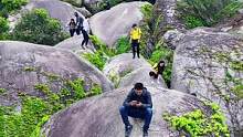 岛内滚蛋谷是厦门户外爱好者的热衷之地，每到周末山上都很热闹#周边游 #厦门徒步客#攀岩#探险#厦门旅