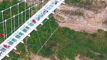 太行大峡谷玻璃桥，悬空横跨260多米高，2.5米宽，280米长的悬崖之上#旅行大玩家 #旅行奇遇记 