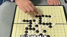 学五子棋一个月，每日一练，今天没让她棋竟然把我给赢了。瞧她那嘚瑟的样，自毁形象～