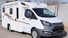 兼容2-3人旅行的低顶房车，搭载低噪音2.0T发动机，原车电瓶可启动空调