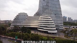 广西南宁的奇葩建筑，老外看到感到既害羞又疑惑，设计师咋想的？