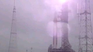 阿耳忒弥斯月球火箭发射台被闪电击中！