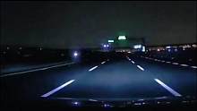 夜间高速不开远光灯.还不听劝结果……