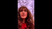 Rae Morris「Running Shoes (Visualiser)」