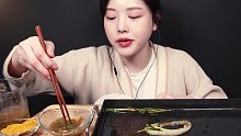 【Boki 字幕版】肥美的整条大肠与牛皱胃配啤酒吃播！