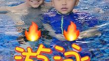 游泳是个很好的运动 小朋友们都可以去学习。 #搞笑视频 #搞笑 #搞笑父子