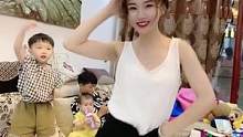 #辣妈带娃 #辣妈 #跳舞的小姐姐 #大人的难题mini的答案  #美女 #大长腿 #身材好就是好 