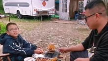 房车荒野求生第1108天，今天吃烧烤改善伙食