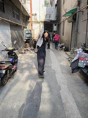 杭州街拍实录。
#杭州街拍 #复古穿搭
