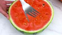  切西瓜就得用这个，切块很方便而且自带叉子可以直接吃，吃西瓜方便多了#切西瓜神器  