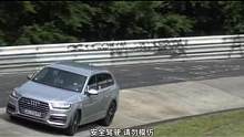 奥迪Q7赛道漂移失误，撞墙后立马回正，这也太稳太牢固了！#奥迪 #奥迪Q7