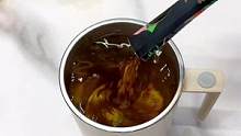 这个杯子好神奇，以后喝咖啡再也不用手指头搅拌了#自动搅拌杯