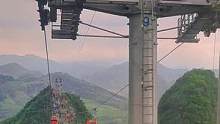 五一去那玩，就来看看如意峰的十万大山，做在一千五百米的，缆车上，是不是有点让你心惊胆跳！#桂林美好推