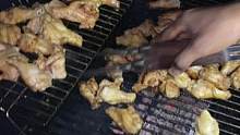 夏天就是要烤肉，顺便在微博练练英语。#烧烤呀撸串呀 #记录真实生活