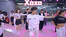I-Stage｜气势十足！和学生们在课堂上大跳Somi的《Xoxo》！
