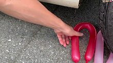 【碾碎解压】用车轮碾压水气球，慢镜头下气球挨个爆开，气球爆开的声音很解压