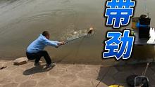 #野钓 #钓鱼 #户外 钓友被钓的一愣一愣的
