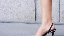 若爱意涌动，堪比玫瑰燃烧 #哎呦喂你鞋真好看 #美出高级感 #换鞋 #卡点 #变装 #夏季穿搭