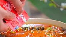 万万没想到，最近#酸辣粉的受欢迎程度已经超过了#无骨鸡爪 ，只需要9块9就能吃上一碗地道的四川#街头