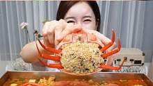 韩国小姐姐，螃蟹＋泡面这是什么操作。。。。#妈呀太香了 #吃货必备 #好吃到爆 #好吃不贵经济实惠 