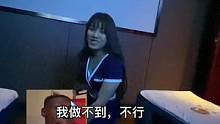 扛一袋50斤大米踩背，力道还将就#搞笑 #专治不开心 #一定要看到最后