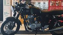 骑这个车你会改吗？#凯旋T120 #那时v5 #机车 #UK400