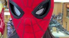 #手办 试问谁能拒绝一个1:1的蜘蛛侠头盔？眼睛感应开合！帅的一塌糊涂！#漫威 #蜘蛛侠 @DOU+