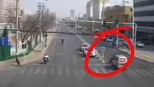 逆行 闯红灯 不戴头盔   危险！