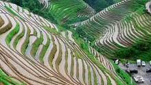 半山深处有人家，三间寒舍三亩田，世人只见神仙镜，哪知农家苦与甜#梯田美景 #旅行 #旅行推荐官 #助