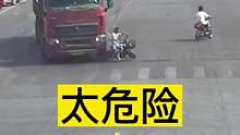 多马路不看信号灯，女孩骑电动车闯红灯被货车撞倒
