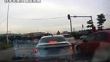 领克车主顿挫惯了，追尾多不知道…#领克 #汽车 #行车安全
