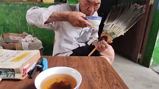 安徽黄山网友寄来当地茶叶，请十爷品尝一下，他会如何评价呢？