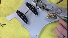 FENDER吉他 线路板实拍 了解这项布线工作的独特之处
