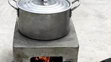 小伙自制纯水泥柴火炉，小巧轻便火力猛，有人要666元买下