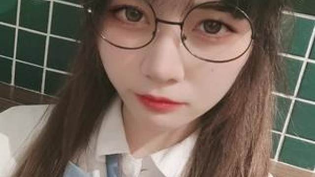 很久不穿的jk 很久没有的刘海 很久没有的眼镜